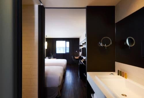 Corner Deluxe Double Room
