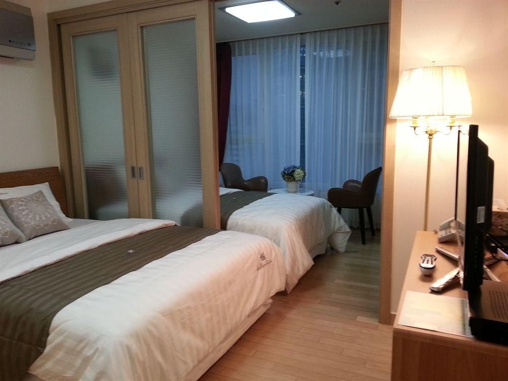 TEN-Q Residence MAPO4