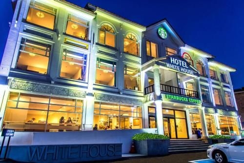 Hotel White House0