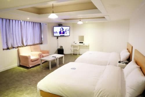 Deluxe Family Room
