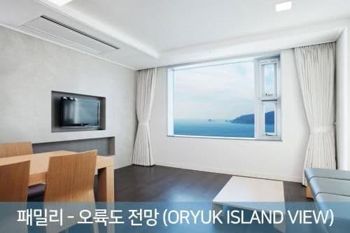 Deluxe Room with partial sea view