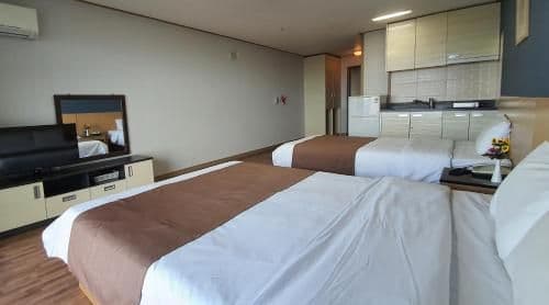 Special Offer - Twin Room with Sea View - Free Breakfast for 2