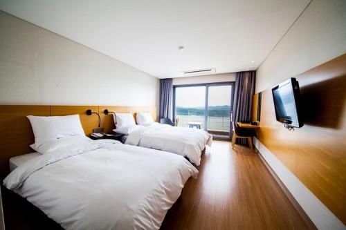 เอเชีย เลคไซด์ โฮเทล (Asia Lakeside Hotel)0