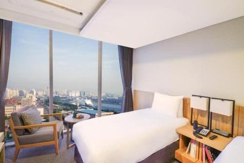 Deluxe Family Room - City view