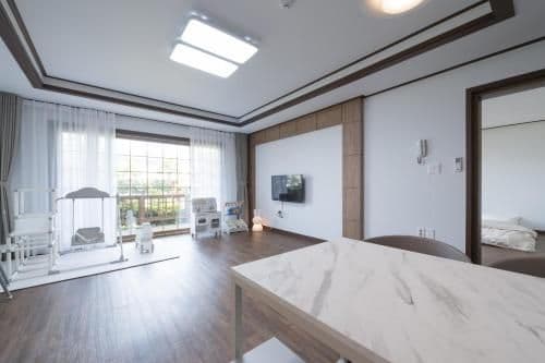Deluxe One-Bedroom House