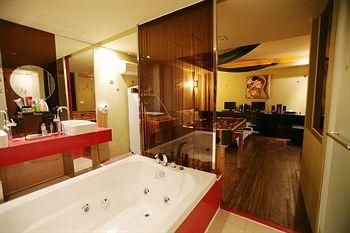 M2 Motel0
