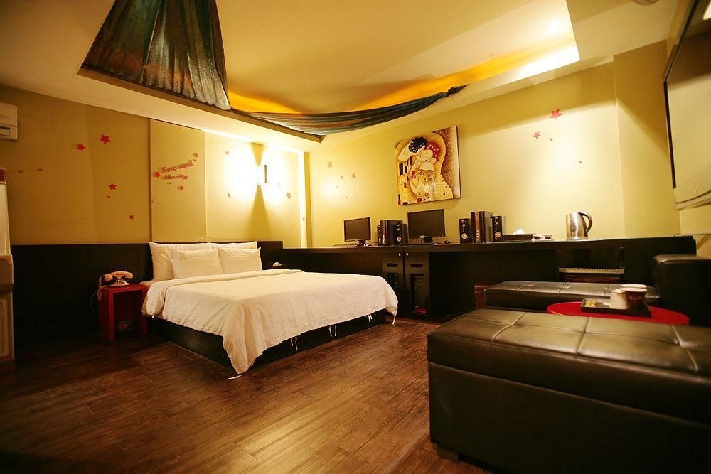 M2 Motel3
