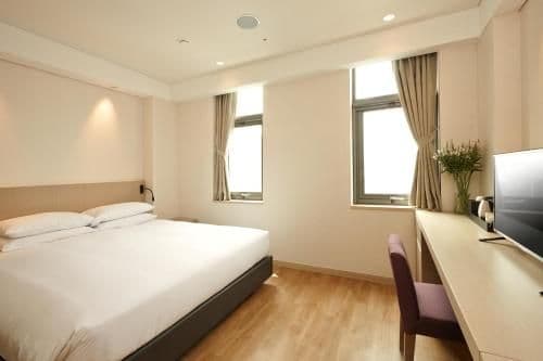 Corner Suite