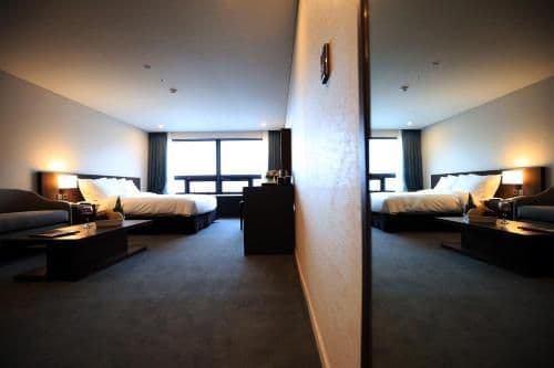 Connecting Room