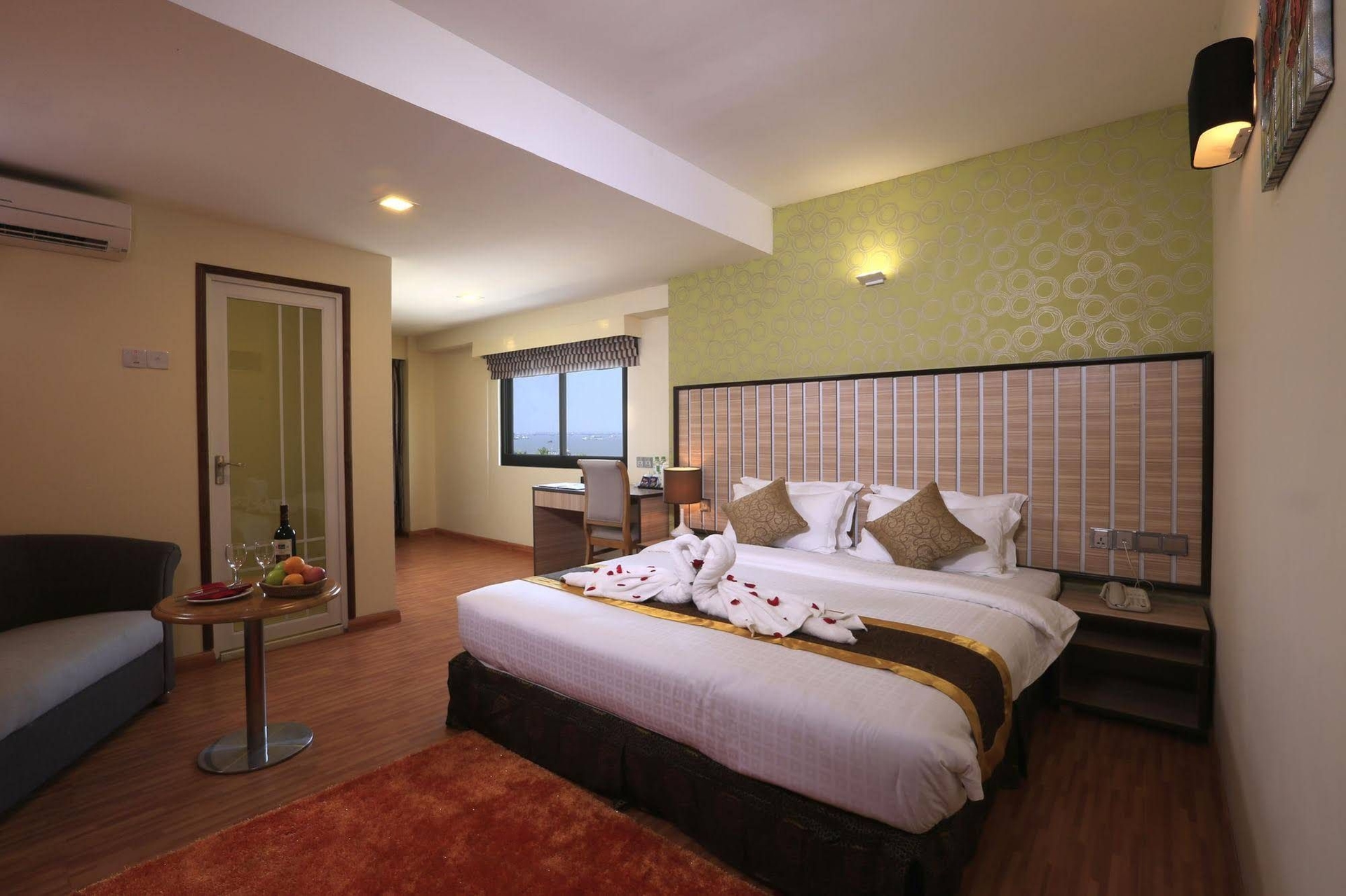 Uptown Hotel4