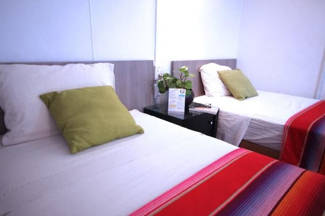 FAMILY ROOM THREE BEDS