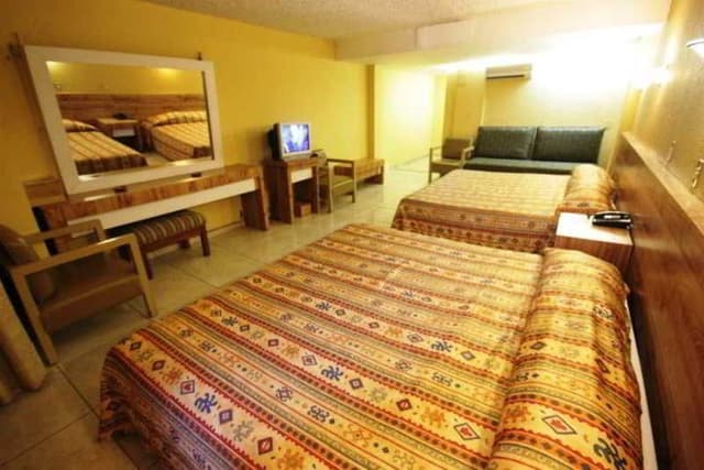 SUITE TWO KING BEDS