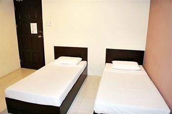 48 Room For Rent4