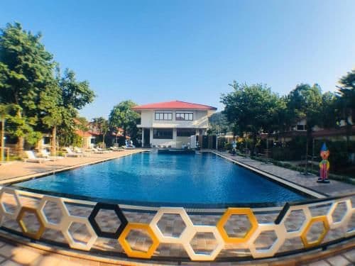 Bungalow with Garden View