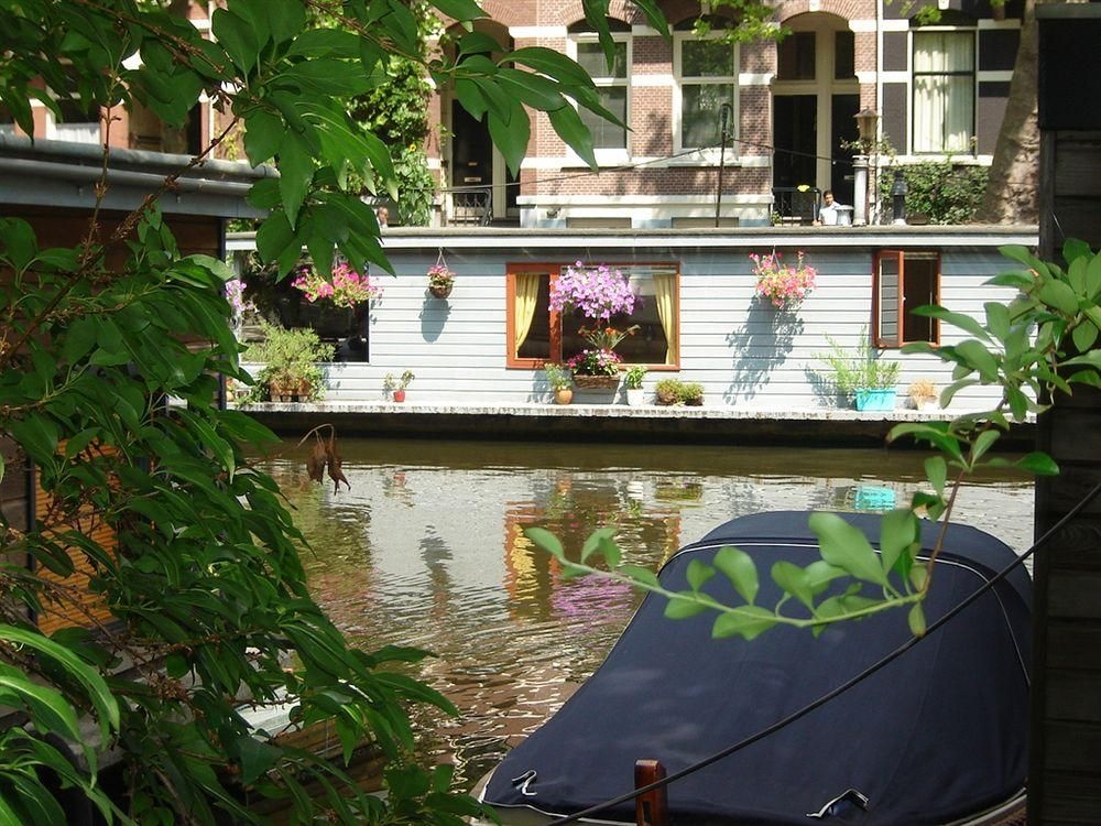 PhilDutch Houseboat Amsterdam Bed and Breakfast0
