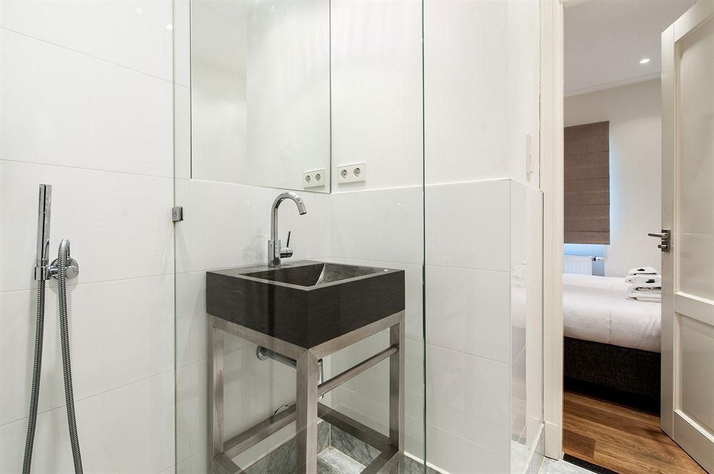 Vondelpark Apartment Suites1
