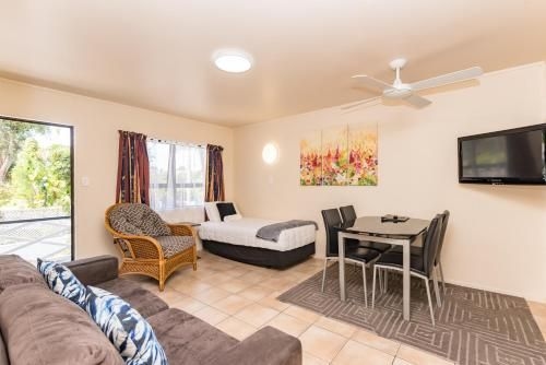 Dolphin Motel2