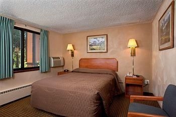 Rabbit Ears Motel1