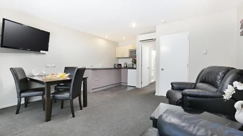Arthurs Court Motor Lodge2