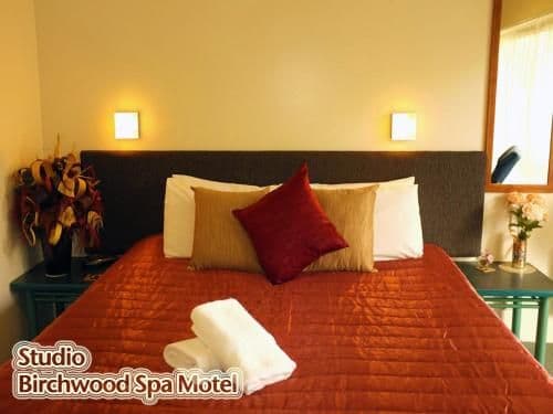 One-Bedroom Apartment with Hot Tub