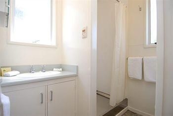 Cedar Court Motel2