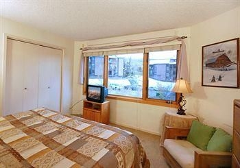 Ski Trail Condominiums3