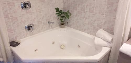 Studio with Spa Bath