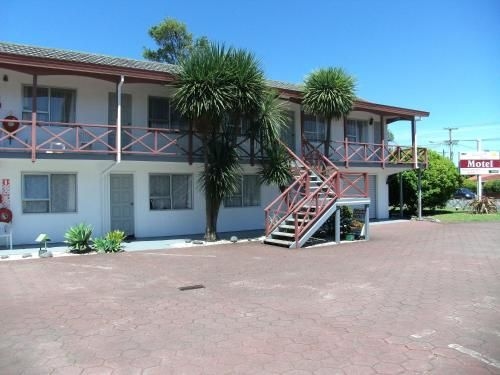 Burgundy Rose Motel1