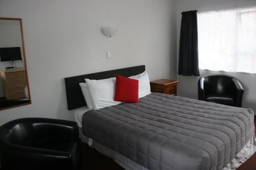 Burgundy Rose Motel4