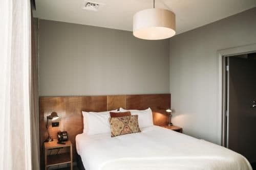 Luxury Two-Bedroom Apartment (King Henry Suite)