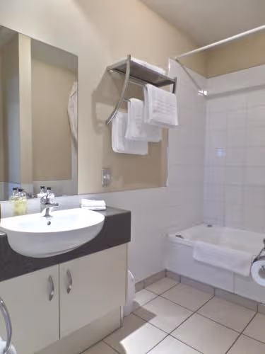 Two-Bedroom Apartment with Spa Bath