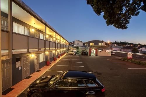 Landmark Manor Motel1