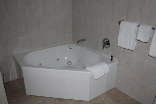 Studio with Spa Bath