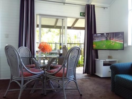 โคโลเนียล เฮาส์ โมเต็ล (Colonial House Motel)2