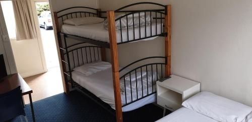 Camellia Court Family Motel1