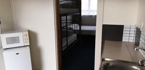 Camellia Court Family Motel2