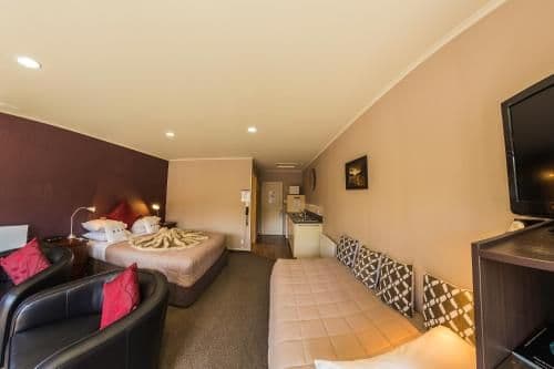 Deluxe Double or Twin Studio