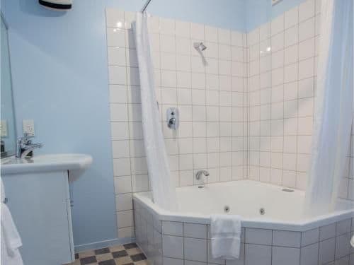 Studio with Spa Bath