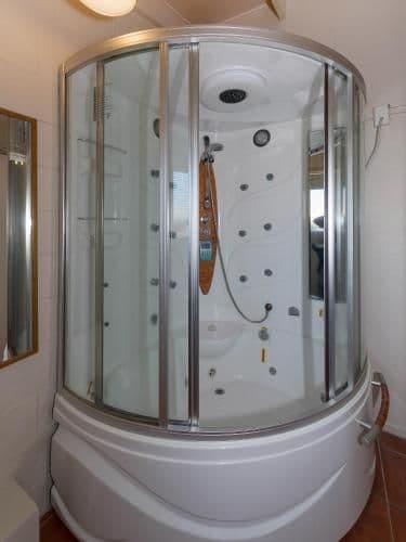 Studio Apartment with Spa Bath