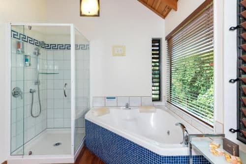 Treetops - King Studio with Spa Bath