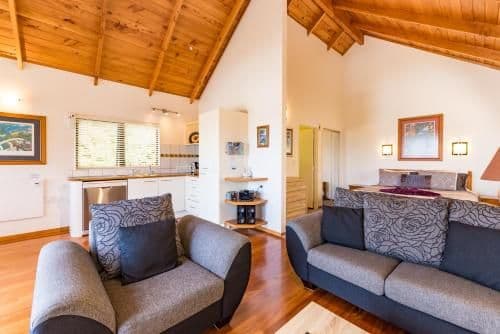 Treetops - King Studio with Spa Bath