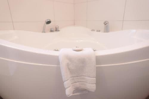 Queen Room with Spa Bath