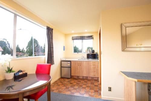Lake View Upstairs Studio