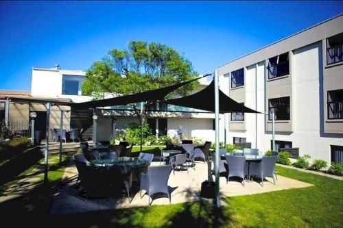 เดอะ ดีวอน โฮเต็ล & คอนเฟอเรนท์ เซนทรี่ (The Devon Hotel & Conference Centre)0