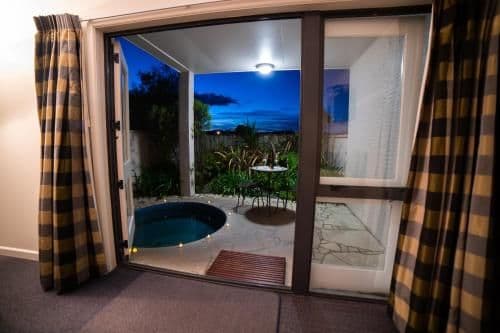 King Studio with Thermal Pool - Disability Access