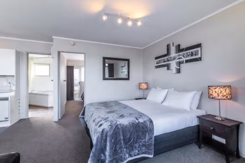 One-Bedroom Suite with Lake View