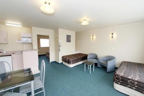Geneva Motor Lodge1