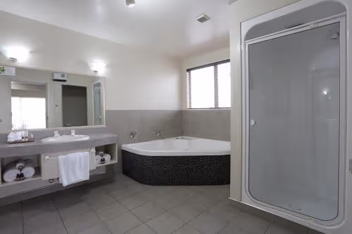 Luxury Suite with Spa Bath