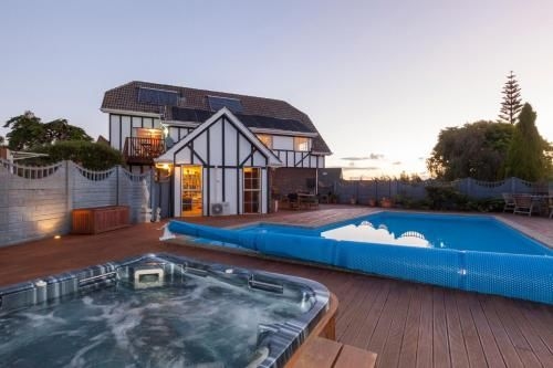 Tudor Manor Bed & Breakfast2