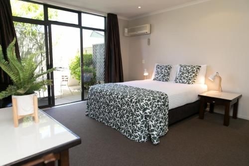 โรงแรมอัลไพน์ เลค มอเตอร์ ลอดจ์ (Alpine Lake Motor Lodge)1